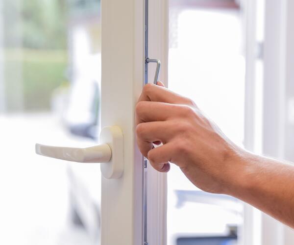 Wartung von Fenstern und Türen